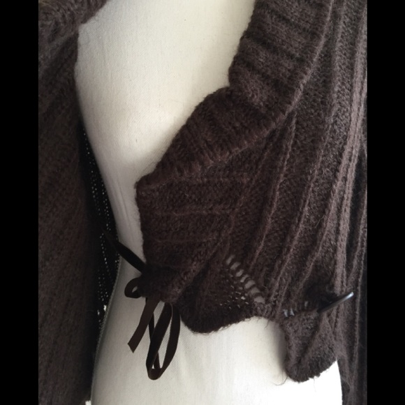 Mysterious Italian wrap style cardigan - Picture 4 of 8